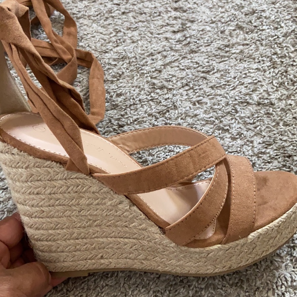 Wedge - Picture 2 of 3